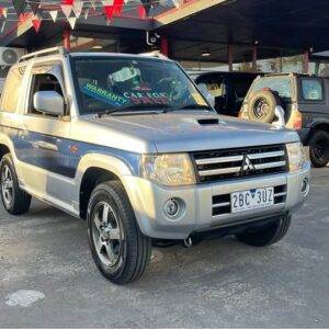 2009 Mitsubishi pajero mini